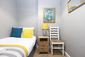 JOIVY 3-Bed Meadows Flat Near Castle & Royal Mile