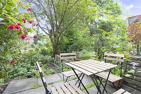 JOIVY 3-Bed Meadows Flat Near Castle & Royal Mile