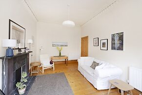 JOIVY 3-Bed Meadows Flat Near Castle & Royal Mile