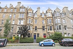 JOIVY 3-Bed Meadows Flat Near Castle & Royal Mile