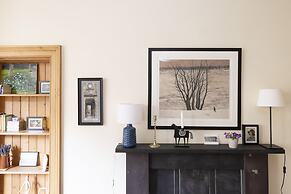 JOIVY 3-Bed Meadows Flat Near Castle & Royal Mile