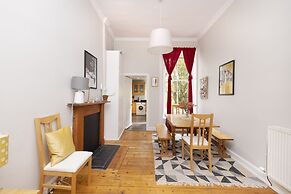 JOIVY 3-Bed Meadows Flat Near Castle & Royal Mile