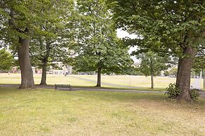 JOIVY 3-Bed Meadows Flat Near Castle & Royal Mile