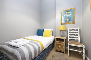 JOIVY 3-Bed Meadows Flat Near Castle & Royal Mile