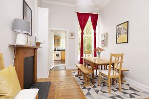 JOIVY 3-Bed Meadows Flat Near Castle & Royal Mile