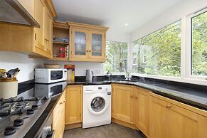 JOIVY 3-Bed Meadows Flat Near Castle & Royal Mile