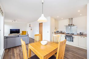 JOIVY Modern 2-Bedroom Flat Near Inverleith Park