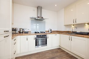 JOIVY Modern 2-Bedroom Flat Near Inverleith Park