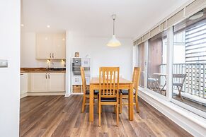 JOIVY Modern 2-Bedroom Flat Near Inverleith Park