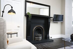 JOIVY Modern 1-Br Apt W/ Communal Terrace In Trendy Stockbridge