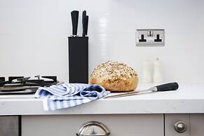 JOIVY Modern 1-Br Apt W/ Communal Terrace In Trendy Stockbridge