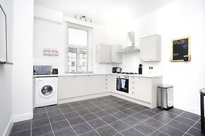 JOIVY Modern 1-Br Apt W/ Communal Terrace In Trendy Stockbridge