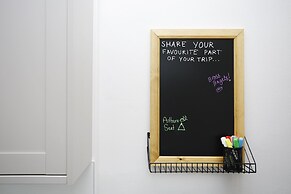 JOIVY Modern 1-Br Apt W/ Communal Terrace In Trendy Stockbridge