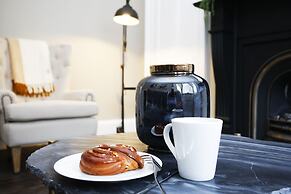 JOIVY Modern 1-Br Apt W/ Communal Terrace In Trendy Stockbridge