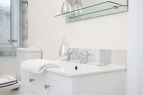 JOIVY Modern 1-Br Apt W/ Communal Terrace In Trendy Stockbridge