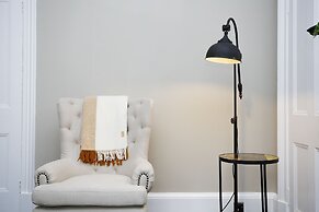 JOIVY Modern 1-Br Apt W/ Communal Terrace In Trendy Stockbridge