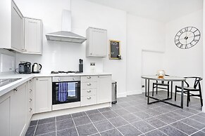 JOIVY Modern 1-Br Apt W/ Communal Terrace In Trendy Stockbridge