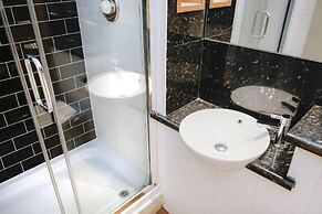 JOIVY Bright 2Br Apt W/ Stunning View, Next To Edinburgh Castle