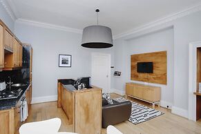 JOIVY Bright 2Br Apt W/ Stunning View, Next To Edinburgh Castle