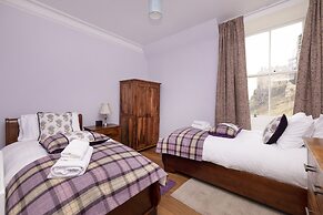 JOIVY Charming 2-Bed Flat Near Edinburgh Castle