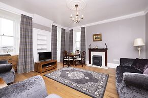 JOIVY Charming 2-Bed Flat Near Edinburgh Castle