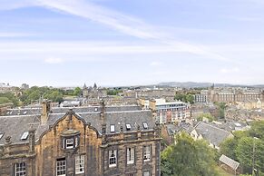 JOIVY Charming 2-Bed Flat Near Edinburgh Castle
