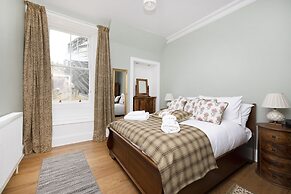 JOIVY Charming 2-Bed Flat Near Edinburgh Castle