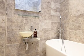 JOIVY Charming 2-Bed Flat Near Edinburgh Castle