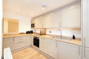 JOIVY 3BR Flat in Haymarket with Free Parking