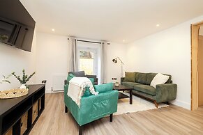 JOIVY 3BR Flat in Haymarket with Free Parking