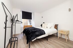 JOIVY 3BR Flat in Haymarket with Free Parking