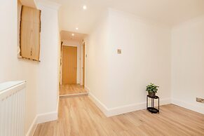 JOIVY 3BR Flat in Haymarket with Free Parking