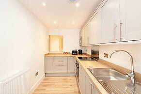 JOIVY 3BR Flat in Haymarket with Free Parking