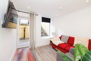 JOIVY 3BR Flat in Haymarket with Free Parking