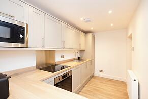 JOIVY 3BR Flat in Haymarket with Free Parking