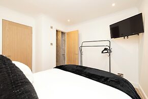 JOIVY 3BR Flat in Haymarket with Free Parking