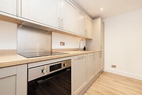 JOIVY 3BR Flat in Haymarket with Free Parking