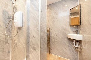 JOIVY 3BR Flat in Haymarket with Free Parking