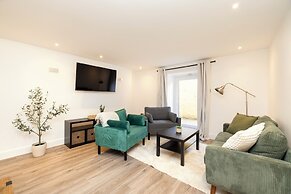 JOIVY 3BR Flat in Haymarket with Free Parking