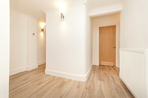 JOIVY 3BR Flat in Haymarket with Free Parking