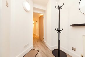 JOIVY 3BR Flat in Haymarket with Free Parking