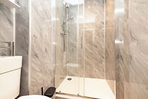 JOIVY 3BR Flat in Haymarket with Free Parking