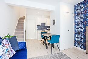 JOIVY Stylish Mews House Old Town 1-Br Apartment With Parking