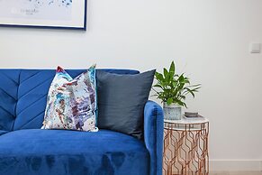 JOIVY Stylish Mews House Old Town 1-Br Apartment With Parking