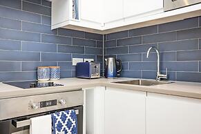 JOIVY Stylish Mews House Old Town 1-Br Apartment With Parking