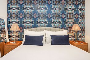 JOIVY Stylish Mews House Old Town 1-Br Apartment With Parking