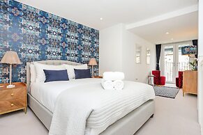 JOIVY Stylish Mews House Old Town 1-Br Apartment With Parking