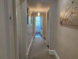 JOIVY Adorable 1 Bed Flat Near West End