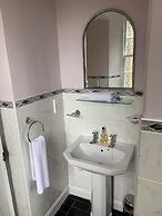 JOIVY Adorable 1 Bed Flat Near West End