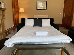 JOIVY Adorable 1 Bed Flat Near West End